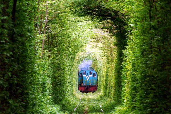 поезд в Тоннеле любви