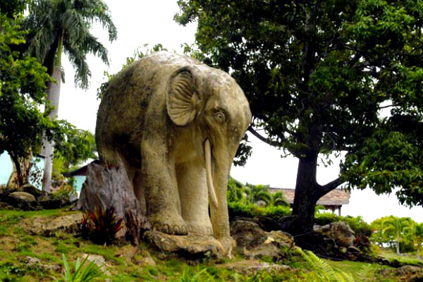 каменная скульптура слона